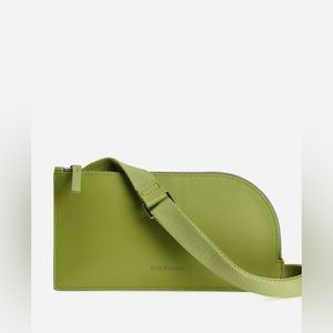 Everlane Sling Bag in Cactus